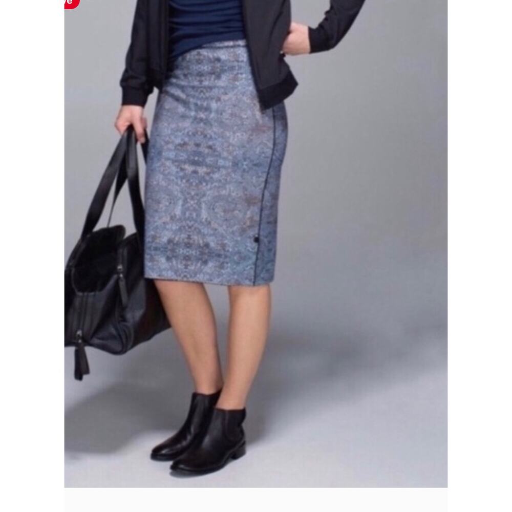 Lululemon Trice as Nice Reversible Skirt Size 8 Athleisure Casual Looks Vaca